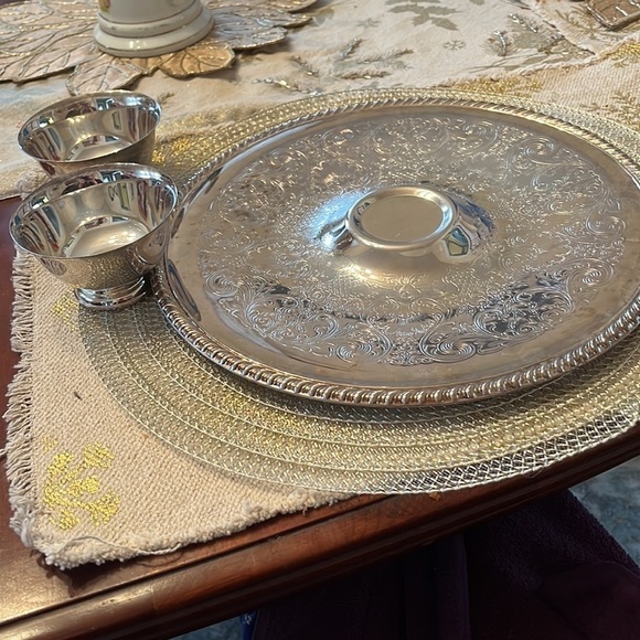 Vintage W.M. Rogers Silverplate 12” Diameter Chip and Dip Plate with 2 bowls EUC - Picture 2 of 6